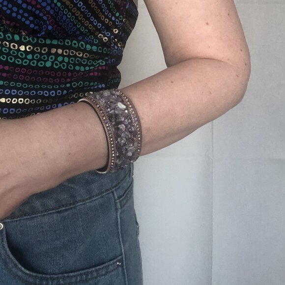 Natural Amethyst Chips Rhinestones Suede Leather Magnetic Clasp Bracelet - Picture 6 of 15